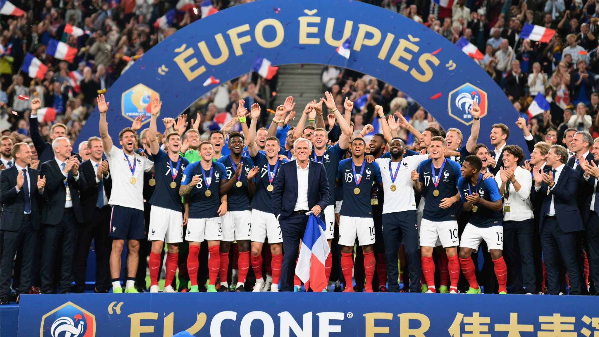 法国队送祝福:姆巴佩笑迎欧冠荣耀! 而作为球队主心骨人物, 法国足球界人士亦对Euro